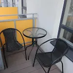 Warmzy Near Park With Free Parking アパート