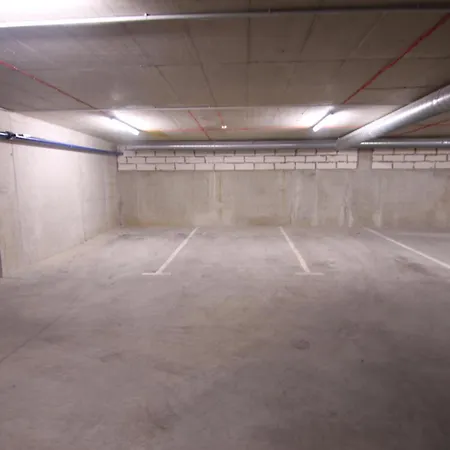 Warmzy Near Park With Free Parking Apartment *