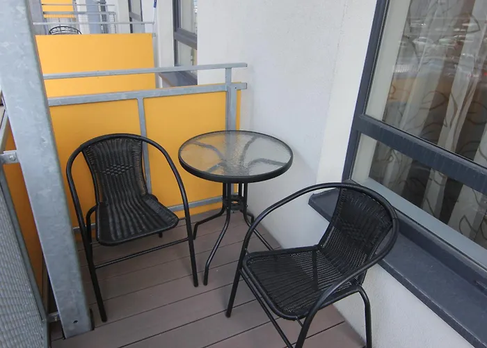 Warmzy Near Park With Free Parking アパート