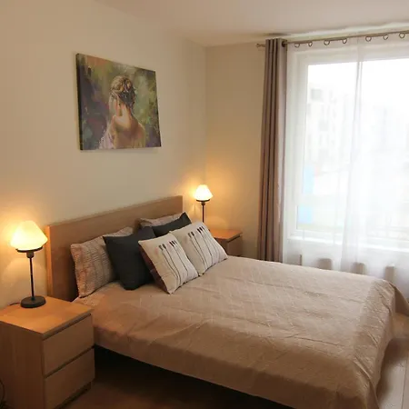 Апартаменты Warmzy Near Park With Free Parking *