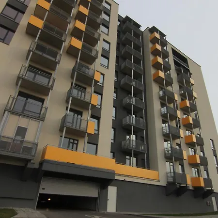 Апартаменты Warmzy Near Park With Free Parking *