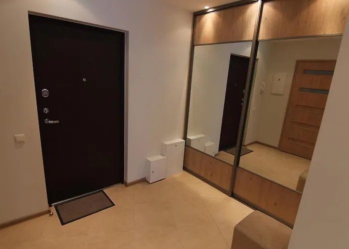 Warmzy Near Park With Free Parking Апартаменты