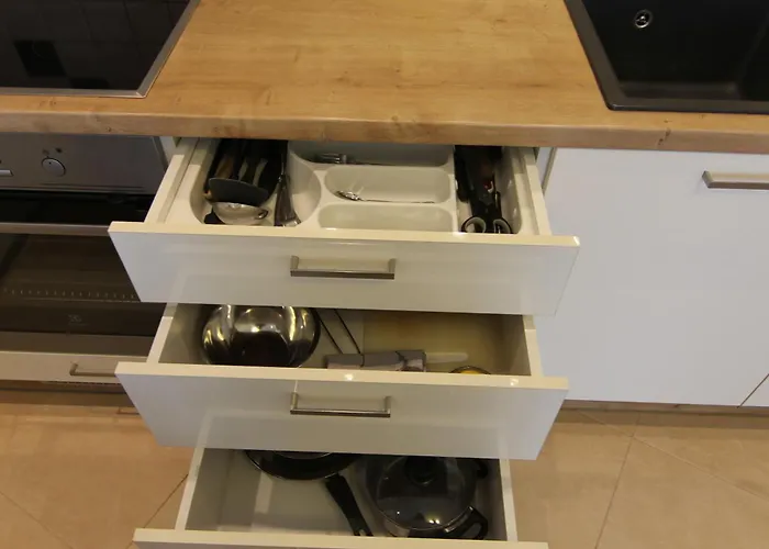 Warmzy Near Park With Free Parking Апартаменты *